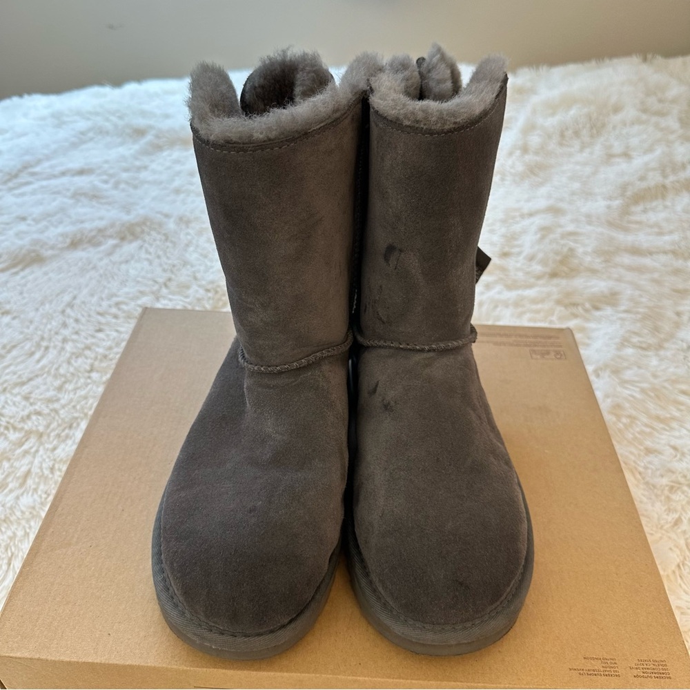 UGG Bailey Bow II Gray Suede Sheepskin Winter Boots Women’s Size 8 Fur Lined - Picture 2 of 10
